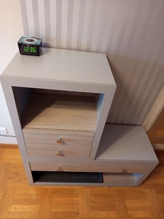 Mueble auxiliar/zapatero y dos mesillas.