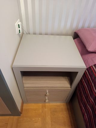 Mueble auxiliar/zapatero y dos mesillas.