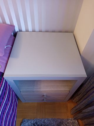Mueble auxiliar/zapatero y dos mesillas.
