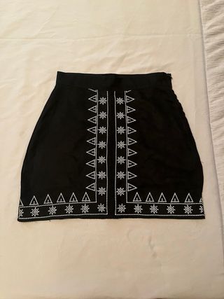 Mini Falda Negra Bordada