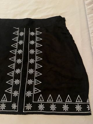 Mini Falda Negra Bordada