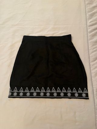 Mini Falda Negra Bordada