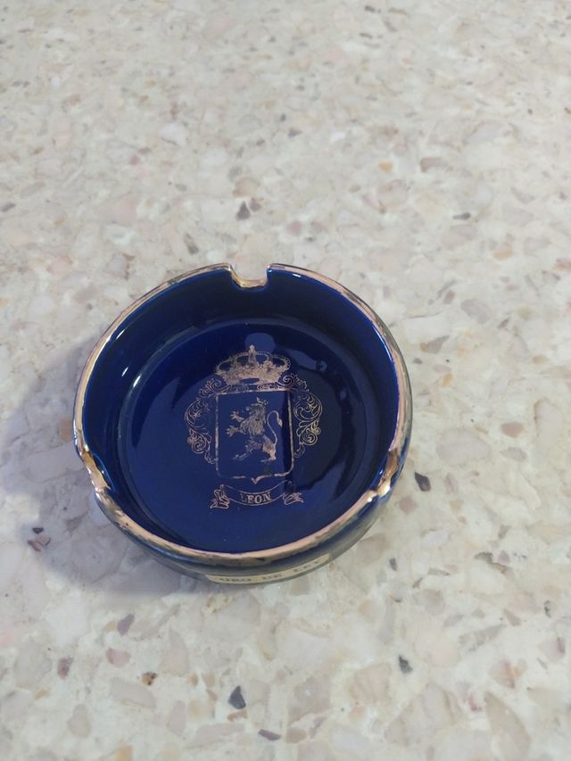 Cenicero Oro de Ley. León