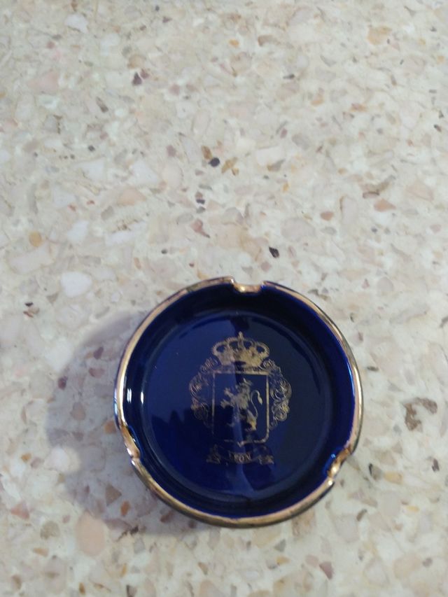 Cenicero Oro de Ley. León