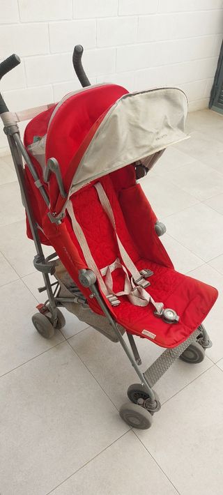 Carro paseo Maclaren rojo