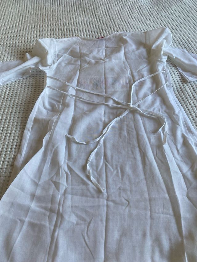 Camisola blanca bordada