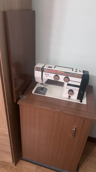 Máquina coser Alfa manual + mueble