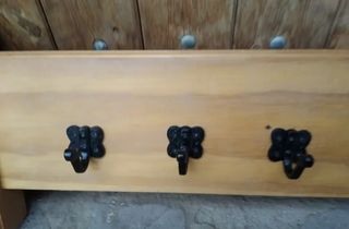 Perchero madera 5 ganchos rústico