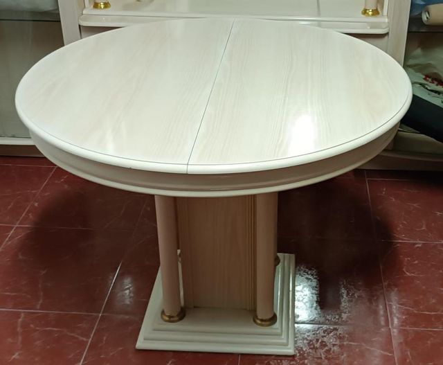 Mesa redonda extensible beige. Vélez Málaga