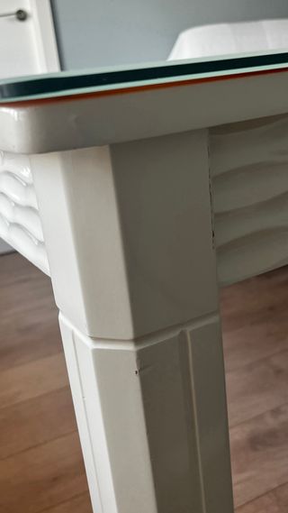 Mesa comedor blanca con cristal templado