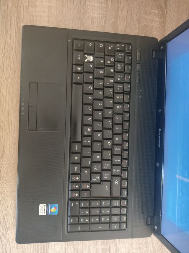 Lenovo G560 i5 • 8GB • HDD 750GB • Windows 10