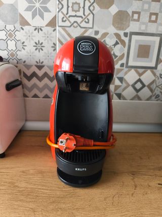 Cafetera Dolce Gusto Krups roja