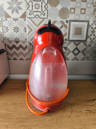 Cafetera Dolce Gusto Krups roja