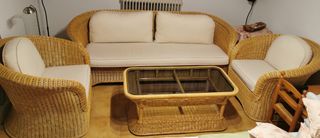 Tresillo de mimbre con 2 sillones y mesa