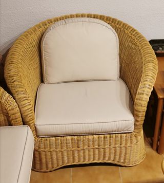 Tresillo de mimbre con 2 sillones y mesa