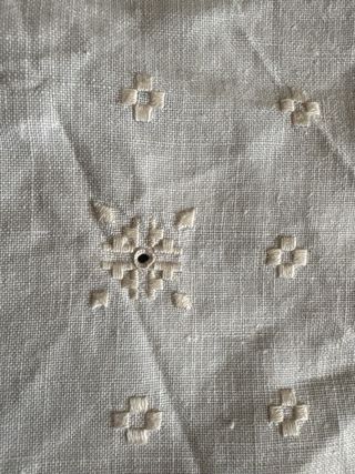 Centrolino ricamato anni '60