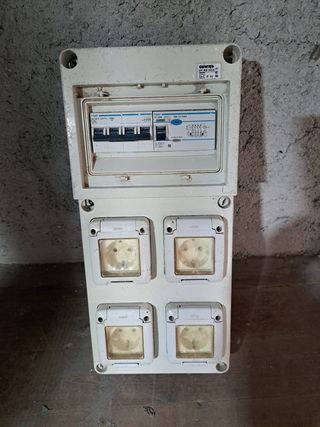 Cuadro eléctrico Gewis usado en obra