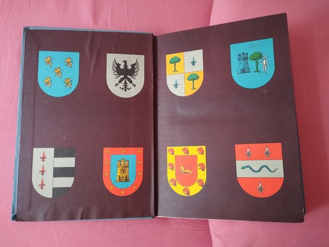 Nobiliario Español - Julio de Atienza  Aguilar