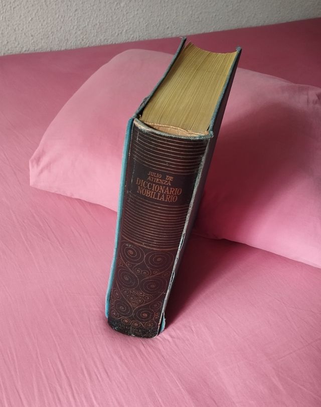 Nobiliario Español - Julio de Atienza  Aguilar