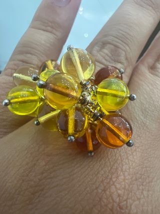 Anillo racimo piedras amarillas