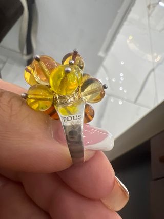 Anillo racimo piedras amarillas