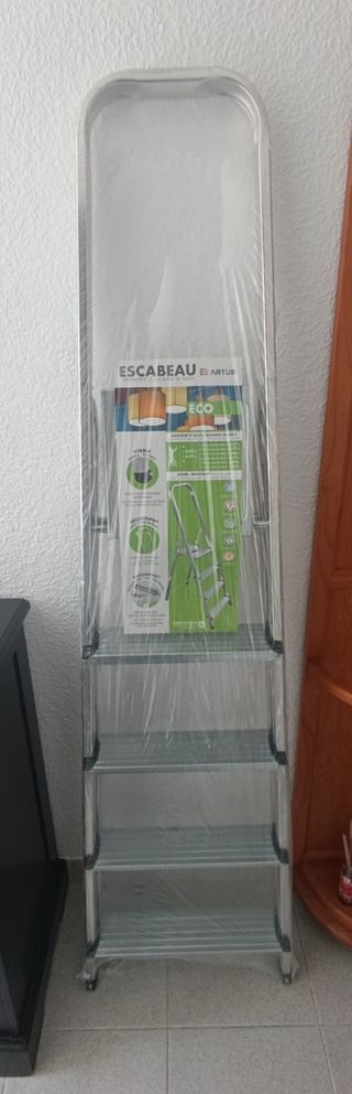 Escalera aluminio 4 peldaños