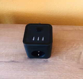 Regleta Cubo con 3 USB 