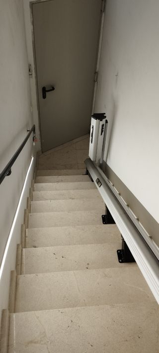 Silla salvaescaleras 
Sólo venta en persona 