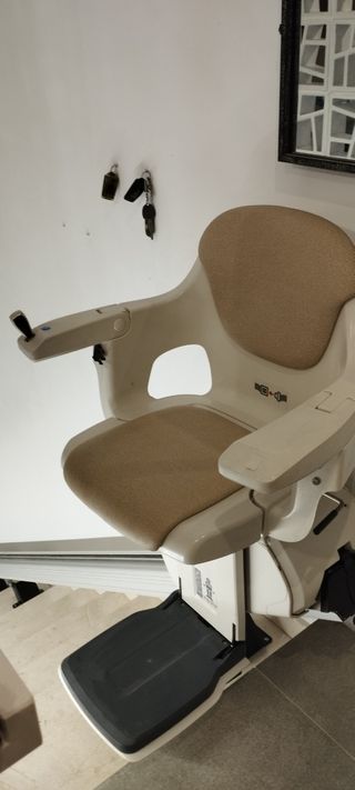 Silla salvaescaleras 
Sólo venta en persona 