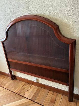 Cabecero para la cama de madera marrón
