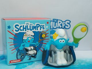 Puffi Vanitoso in sedia a rotelle che gioca tennis