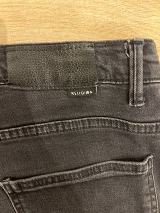 Vaqueros cargo Religion negros