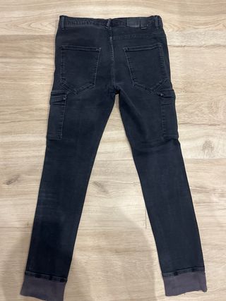 Vaqueros cargo Religion negros