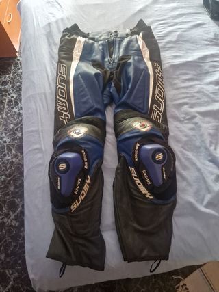 Mono moto cuero Suomy azul-negro. 