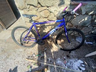 Bicicleta de montaña GHT D-H18