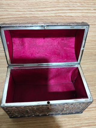 Joyero antiguo de metal