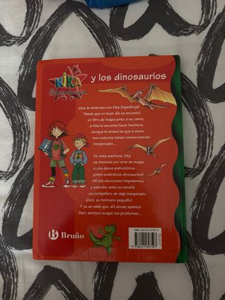 Kika Superbruja y los dinosaurios (Kika Superbr...
