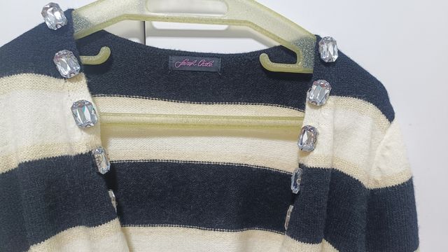 Chaqueta rayas, de punto, de Sarah Chloe. 