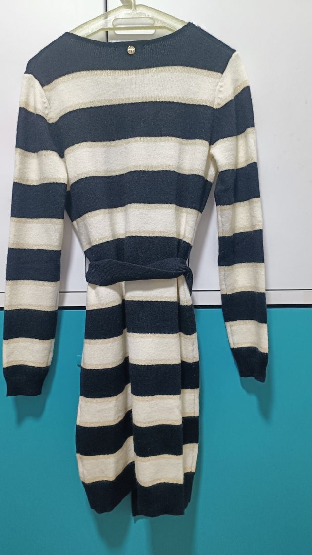 Chaqueta rayas, de punto, de Sarah Chloe. 