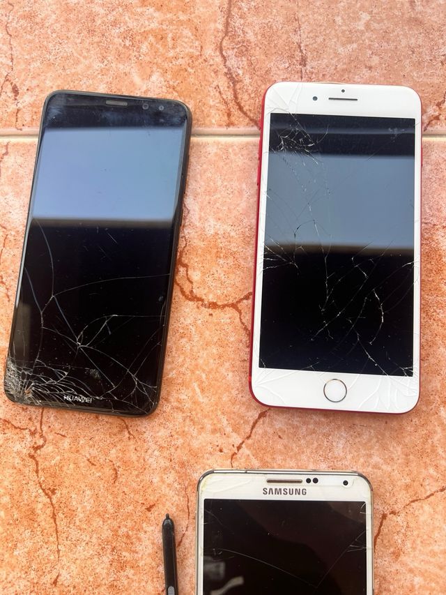 Molti telefoni cellulari