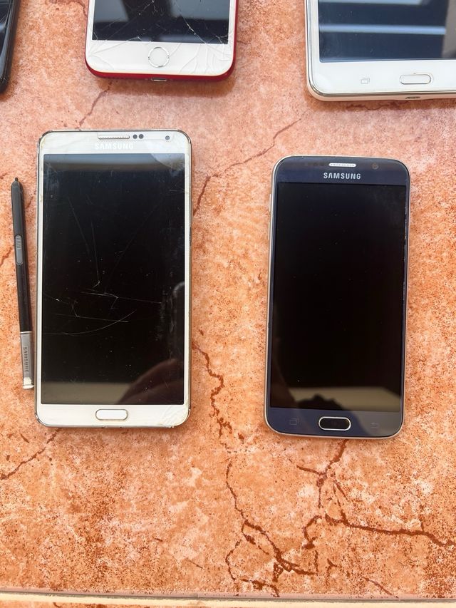 Molti telefoni cellulari