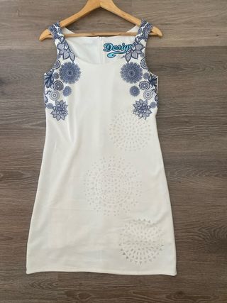 Vestido blanco y azul -