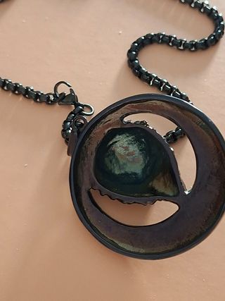 Collana con medaglione leone nero