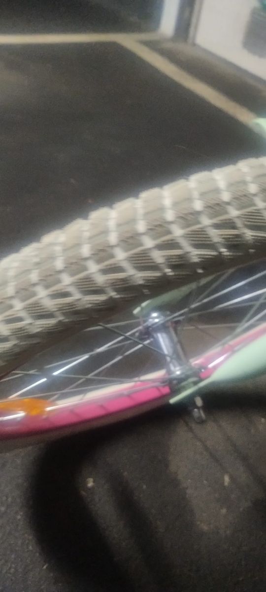 Bicicleta niña 20" con cesta 