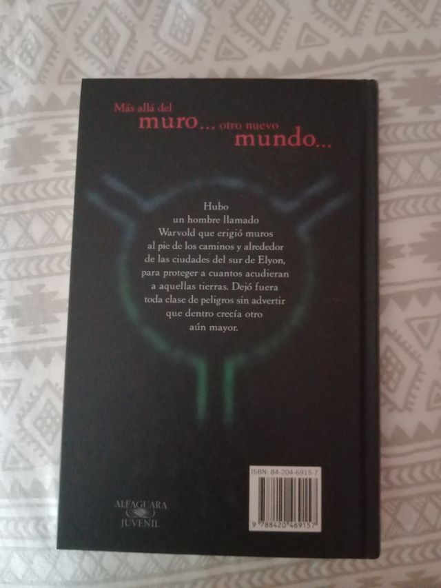 El secreto de las colinas oscuras: trilogía tie...