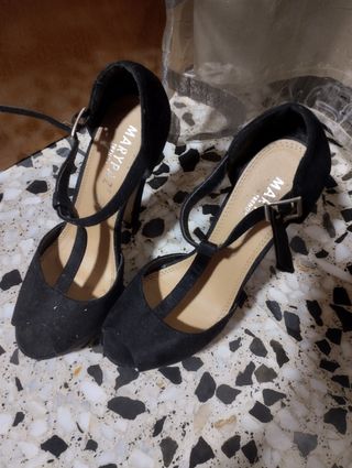 Zapatos negros tacón alto