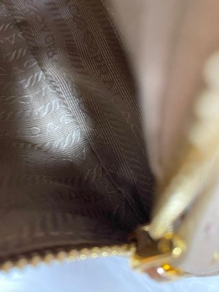 Bolso Prada Re-Edition Beige