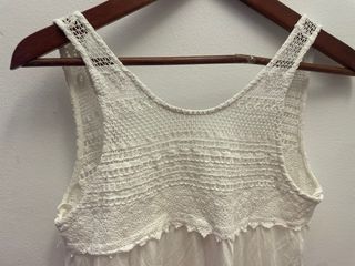 Camiseta blanca tirantes crochet