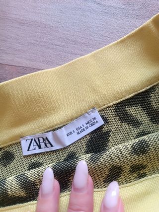Mini falda leopardo amarilla.