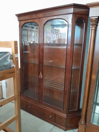 Vitrina antigua de madera